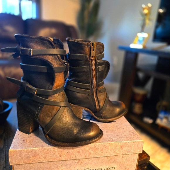 Freebird Black Distressed Ankle Boots - Picture 5 of 16